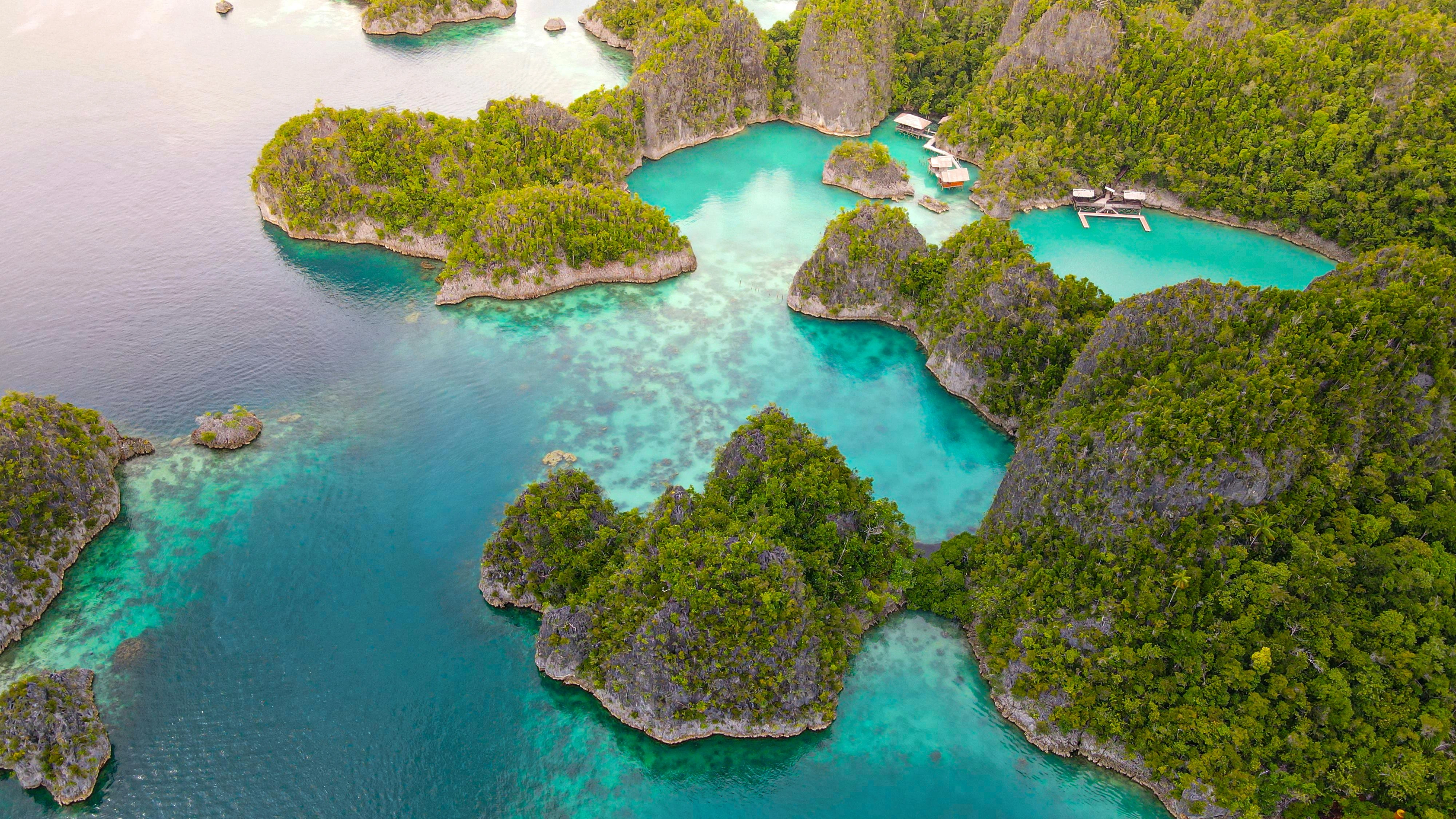 Voyageur face à un paysage authentique — voyage sur mesure Amanéa